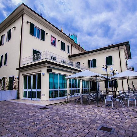 Hotel Butterfly Torre del Lago Puccini Exteriér fotografie